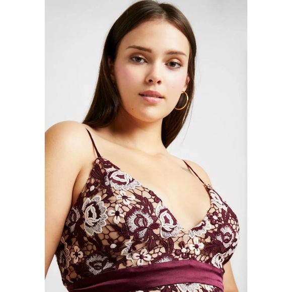 BARDOT Floral Guipure Crochet Lace Sleeveless V-Neck Empire Waist Sheath Dress 2 - Picture 3 of 11